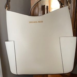 Brand new Michael Kors medium Bedford bucket bag